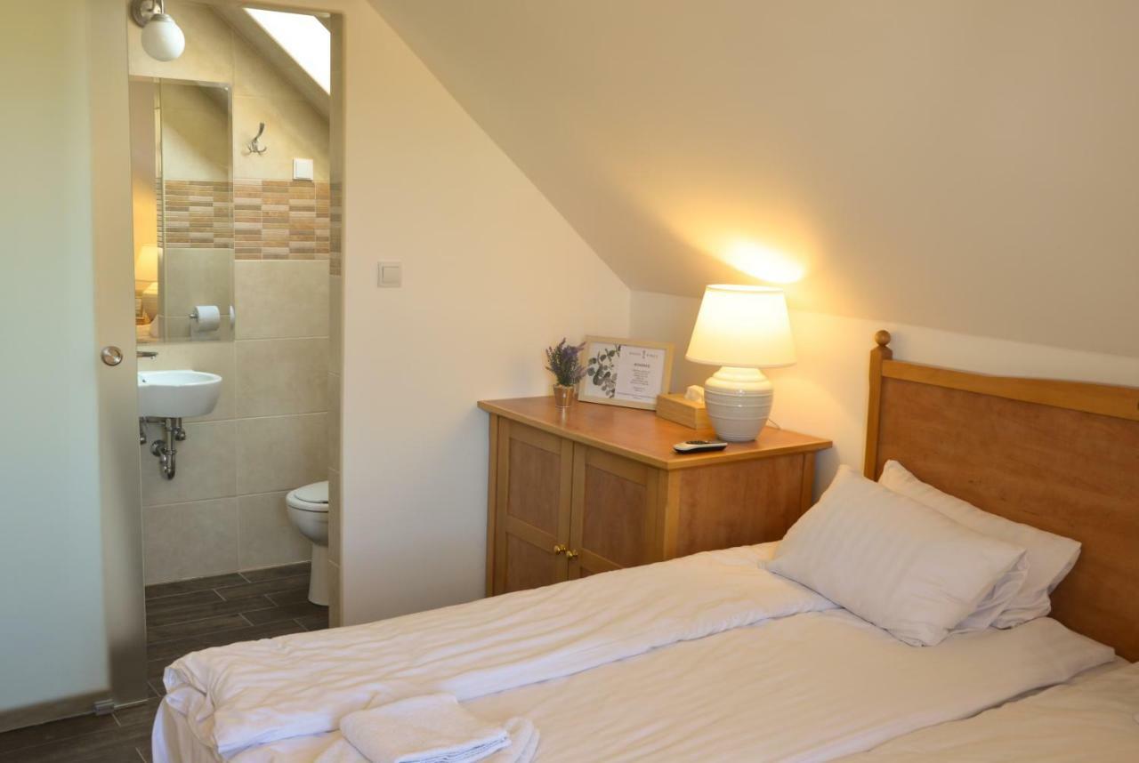 Buzas Pince Vendeghaz Hotel Ecsed Exterior photo